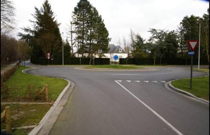 Rotonde in een woonwijk. Rustpunt in de omgeving , voor de mensen van het aanpalend bejaardentehuis